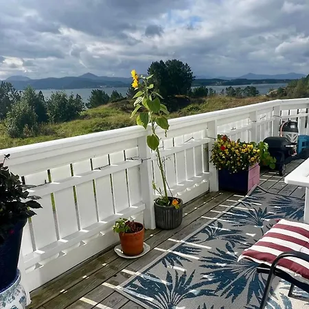 Wake Up To A Beautiful View And Smell Of The Sea Apartment Kristiansund Exterior photo