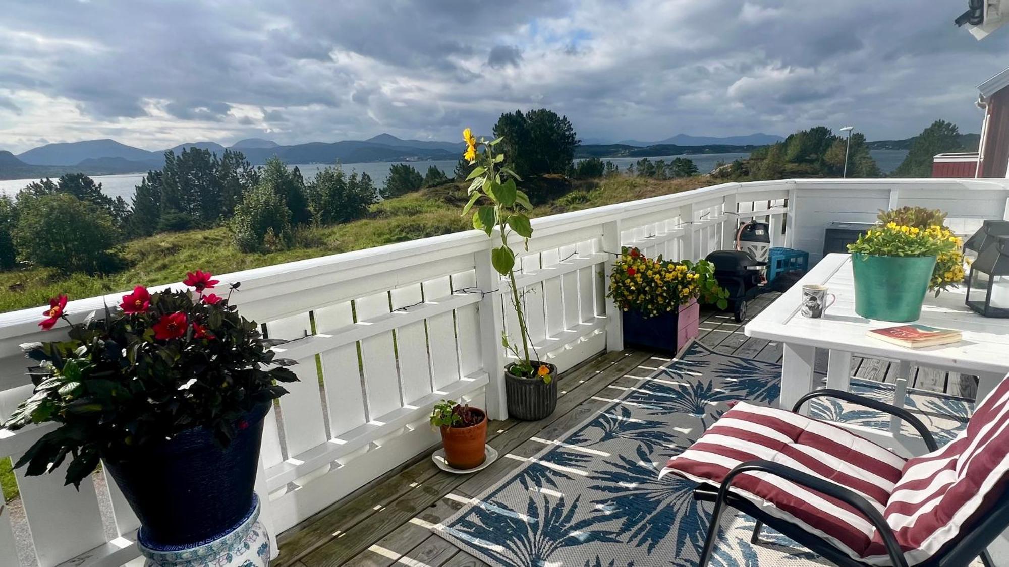 Wake Up To A Beautiful View And Smell Of The Sea Homestay